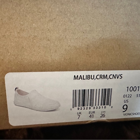 NWT Vionic Beach Womens Malibu White Slip-On Sneakers 9 Medium - Picture 11 of 11